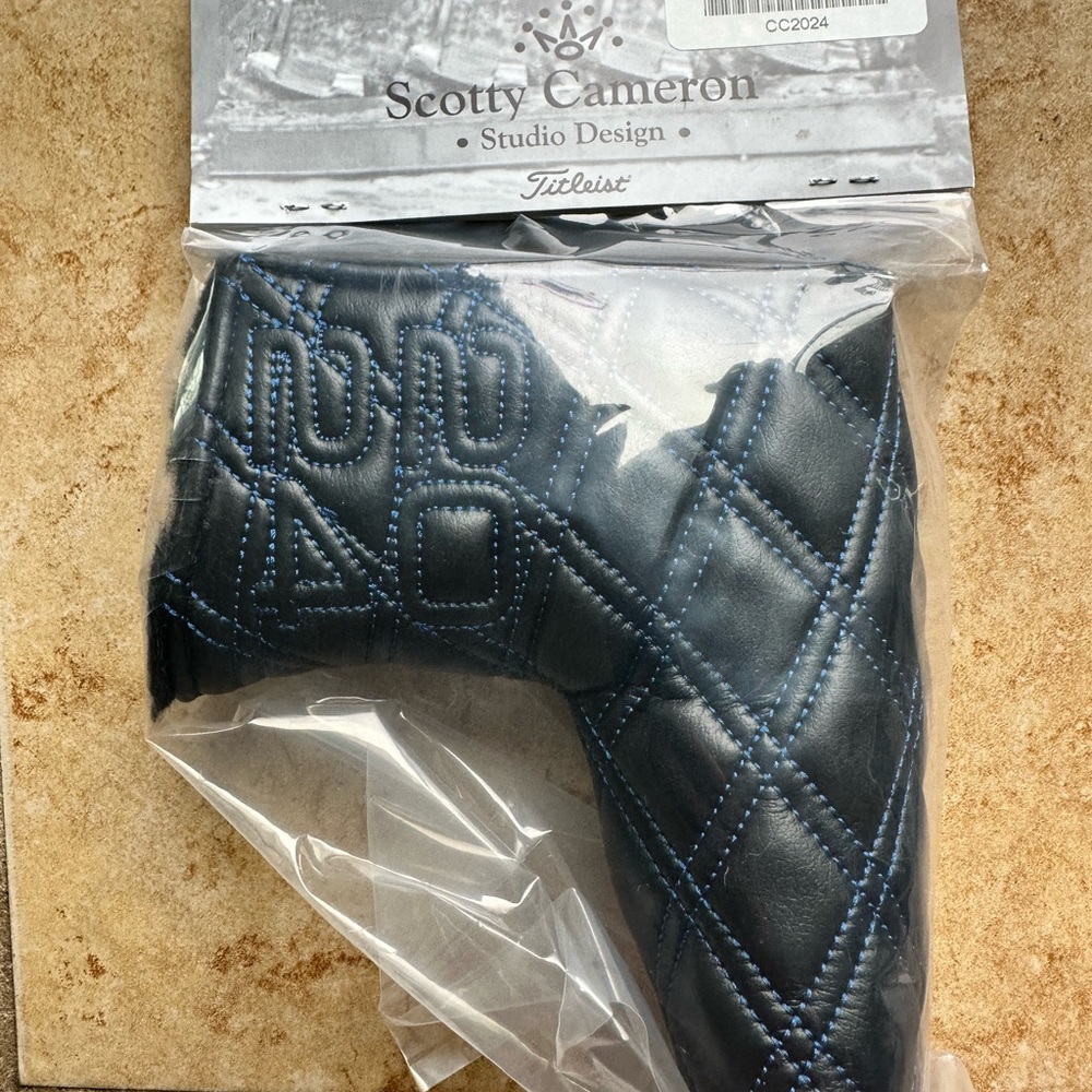 Scotty Cameron Black with Blue stitching blade Putter Cover. 2024